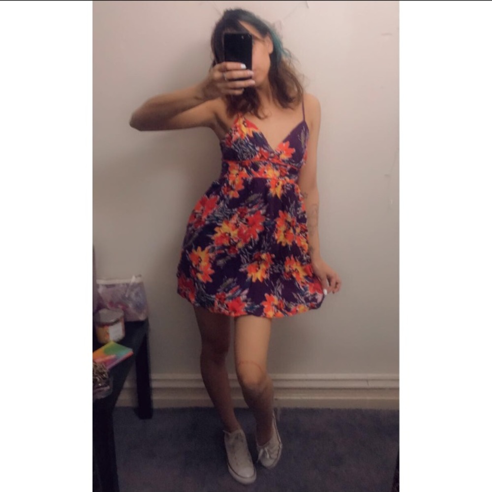 Perfect floral mini dress for summer! 🌸